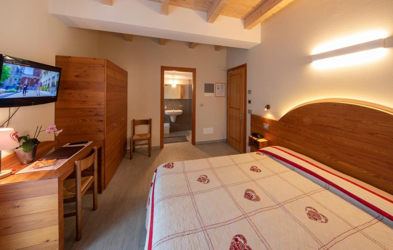 Albergo Edelweiss - Larespa โครโด ภายนอก รูปภาพ