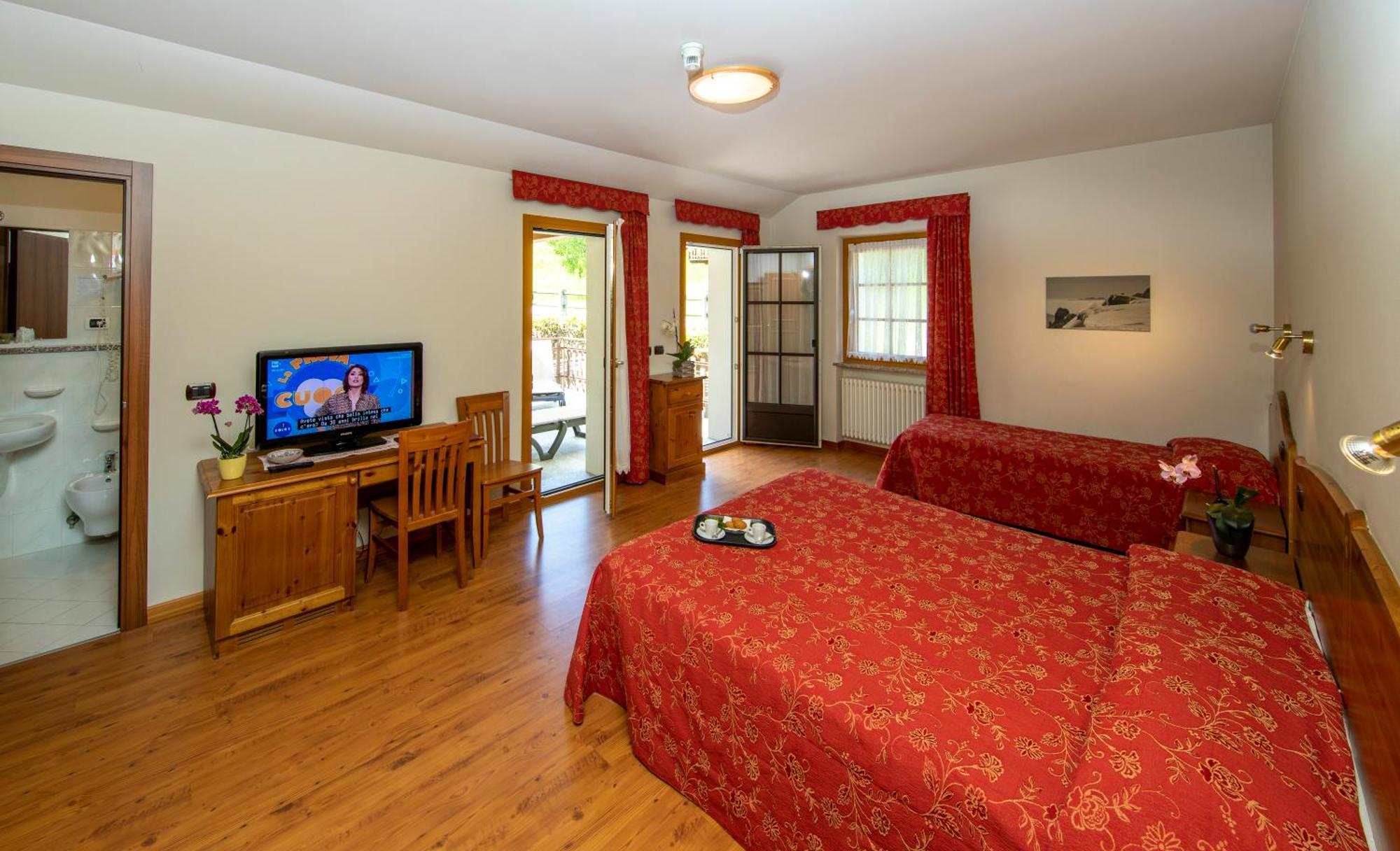 Albergo Edelweiss - Larespa โครโด ภายนอก รูปภาพ
